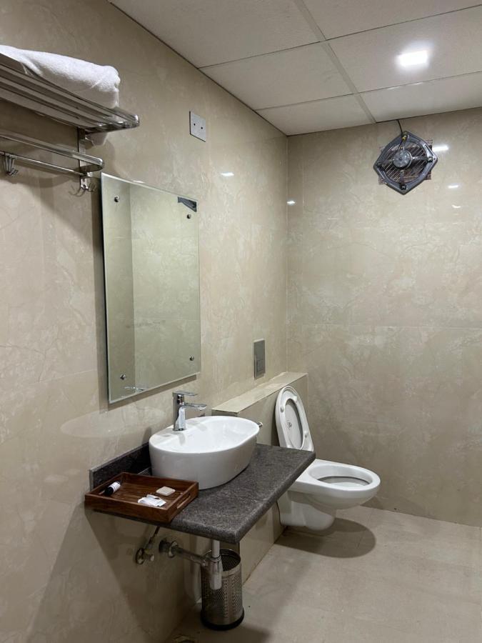 Roomquet Comfort Inn Allāhābād Junction Kültér fotó