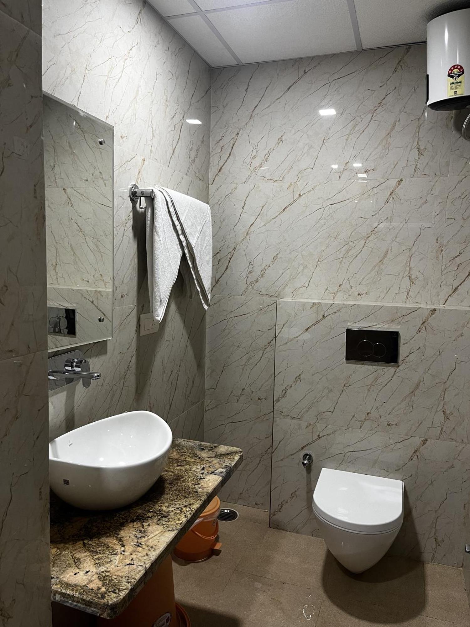 Roomquet Comfort Inn Allāhābād Junction Kültér fotó