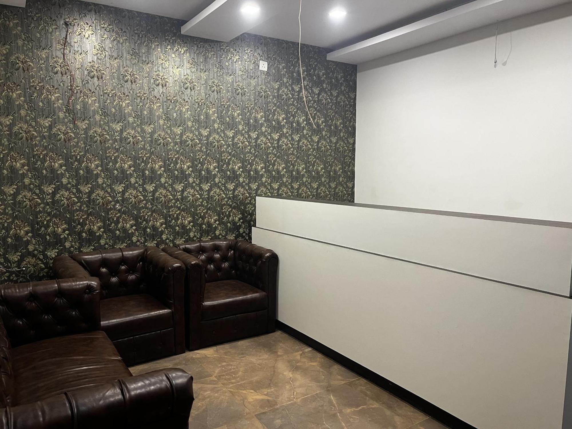 Roomquet Comfort Inn Allāhābād Junction Kültér fotó