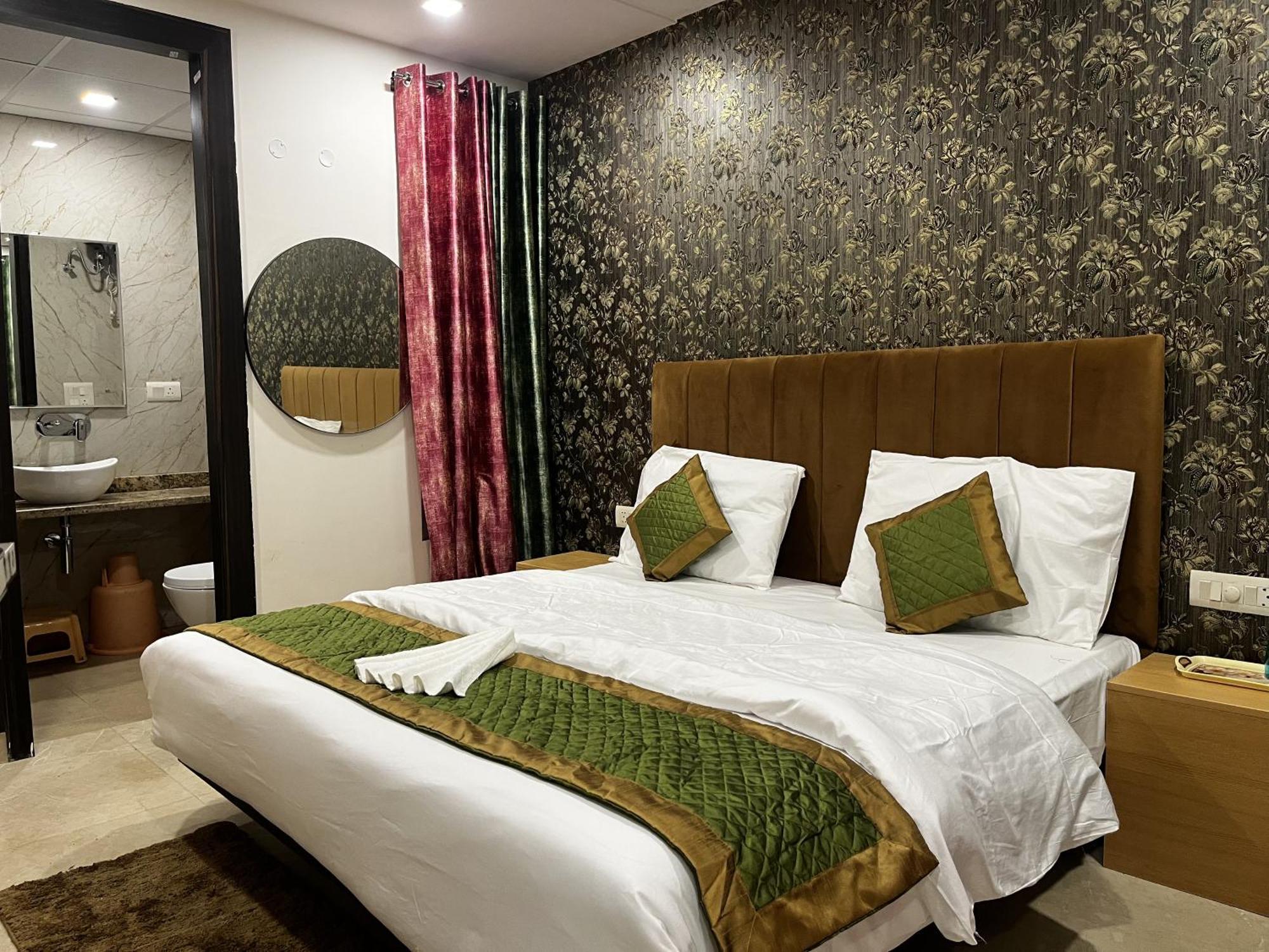 Roomquet Comfort Inn Allāhābād Junction Kültér fotó
