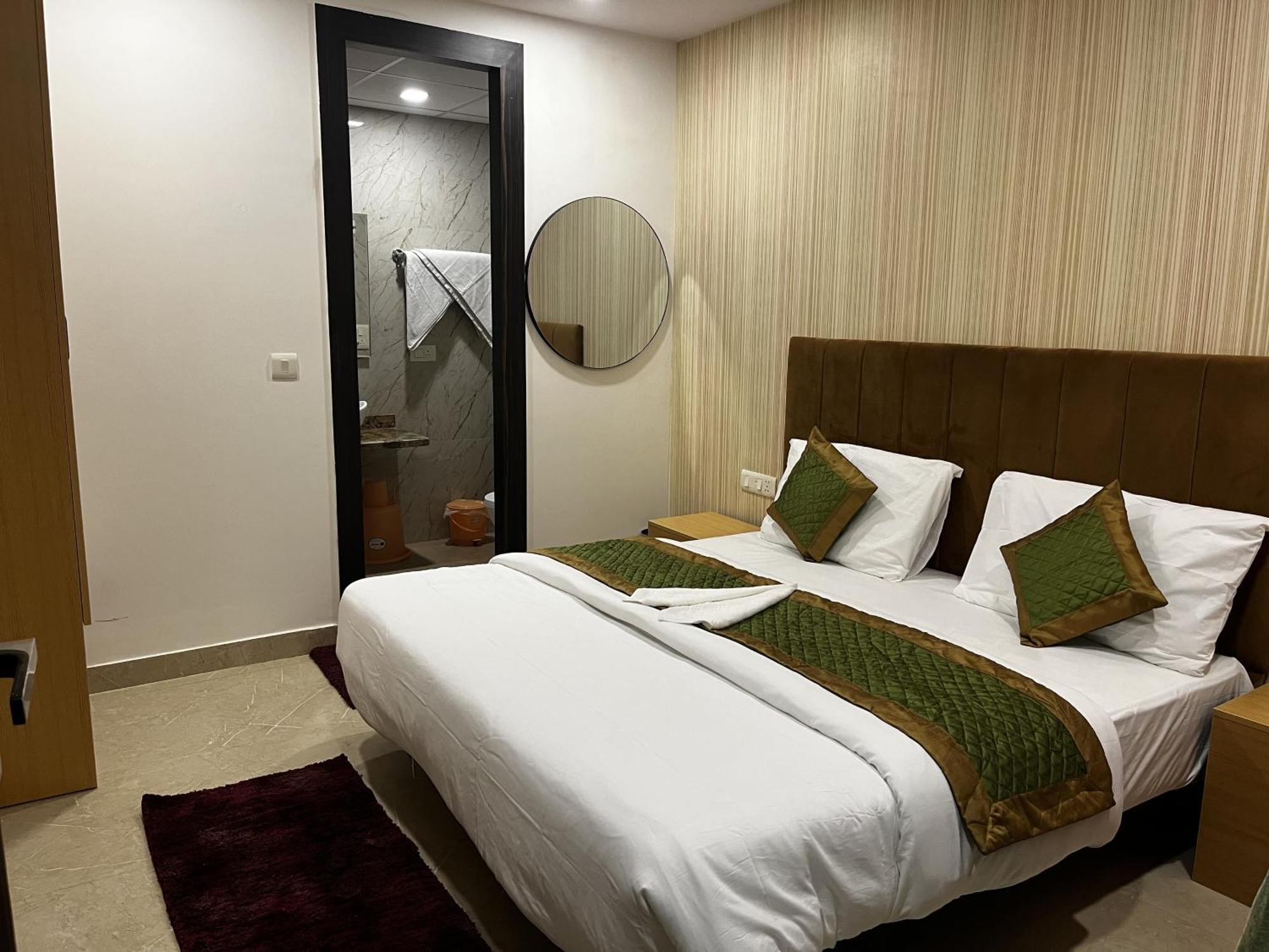 Roomquet Comfort Inn Allāhābād Junction Kültér fotó