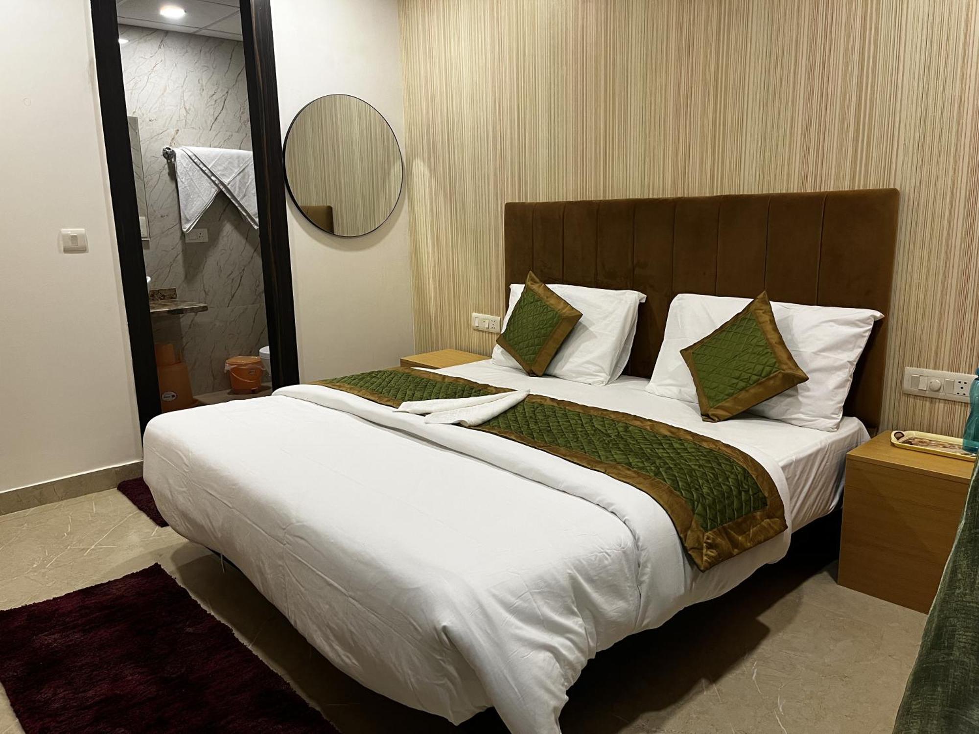 Roomquet Comfort Inn Allāhābād Junction Kültér fotó
